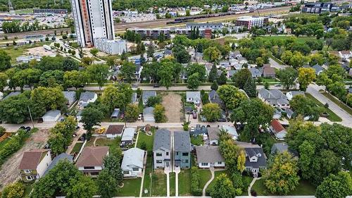 837 Jubilee Ave, Winnipeg, MB 