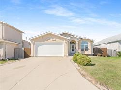 132 Foxwarren DR  Winnipeg, MB R2P 2X4