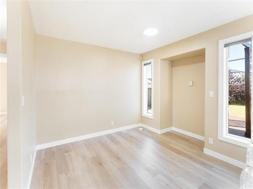 132 Foxwarren Dr, Winnipeg, MB 