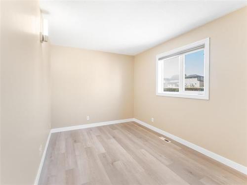 132 Foxwarren Dr, Winnipeg, MB 