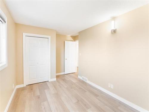 132 Foxwarren Dr, Winnipeg, MB 
