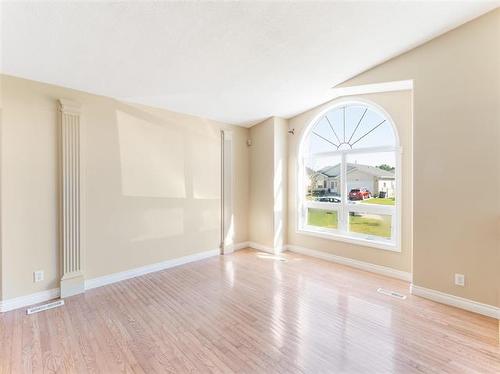 132 Foxwarren Dr, Winnipeg, MB 