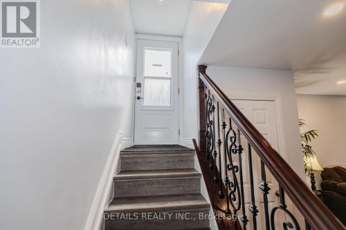 7 KERRY CRESCENT E , Ottawa, Ontario K2E 5V7 3