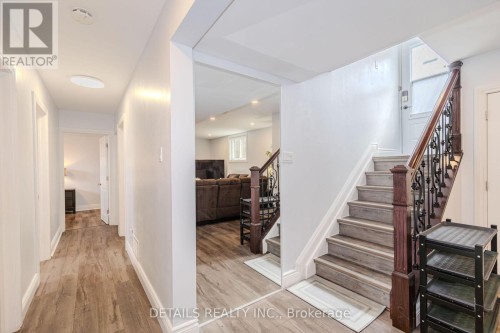 7 KERRY CRESCENT E , Ottawa, Ontario K2E 5V7 4