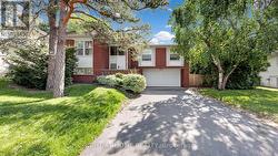 7 THE LINKS ROAD Toronto, ON M2P 1T4