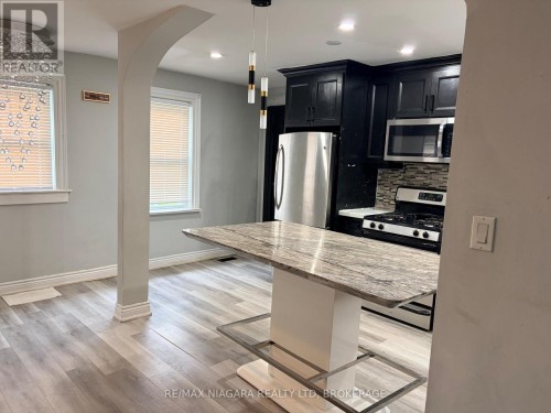 3 RICES LANE , Welland (Lincoln/Crowland), Ontario L3B 3L7 3