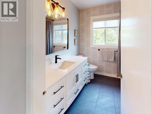 2440 Jenkinson Road, Powell River, BC 