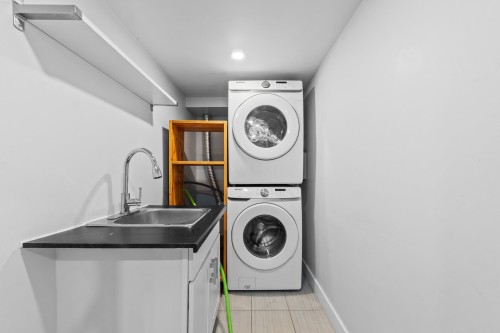 Laundry - 11016  - 11018 Boul. Ste-Gertrude, Montréal (Montréal-Nord), QC 