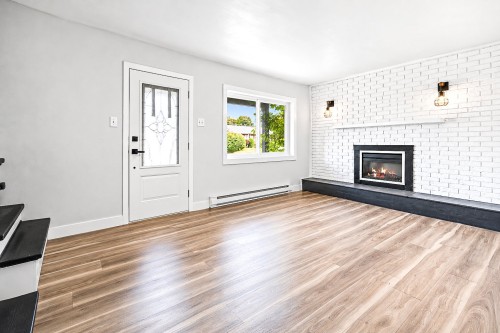 Salon - 340 Rue Catherine, Lachute, QC 