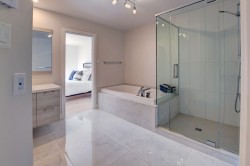 Salle de bains attenante à la CCP - 