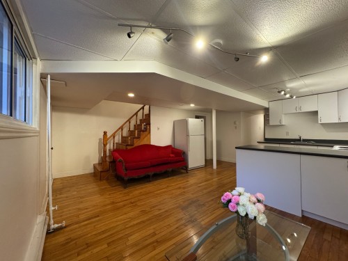 Salon - 1543 Rue De Sève, Montréal (Le Sud-Ouest), QC 