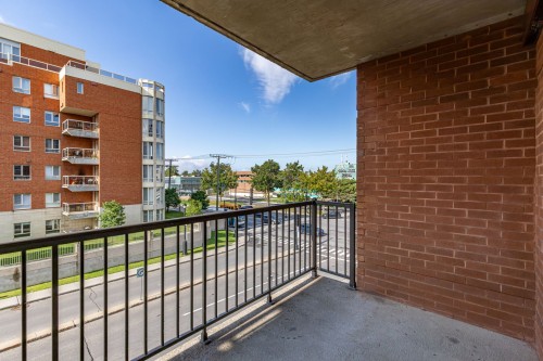 Balcon - 305-995 Rue Jules-Poitras, Montréal (Saint-Laurent), QC 