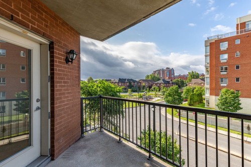 Balcon - 305-995 Rue Jules-Poitras, Montréal (Saint-Laurent), QC 
