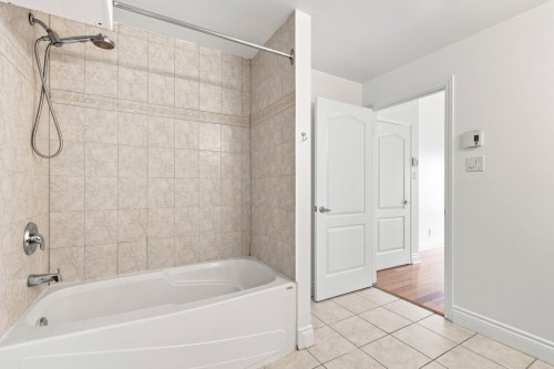 Salle de bains - 305-995 Rue Jules-Poitras, Montréal (Saint-Laurent), QC 