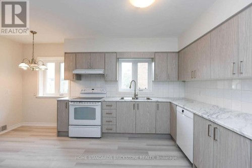 90 CENTRE AVENUE N , Toronto, Ontario M2M 2L6 5