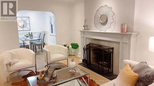 361 FAIRLAWN AVENUE  Toronto, ON M5M 1T5
