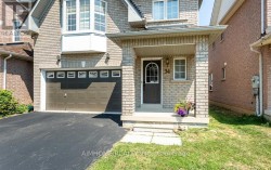 34 RAYMOND BARTLETT AVENUE  Markham, ON L3R 5H7