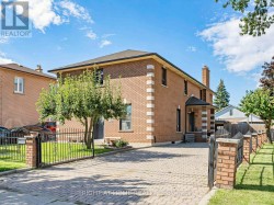 102 JUDSON STREET Toronto, ON M8Z 1B1