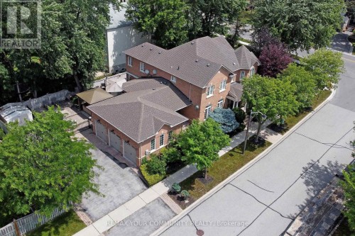 2 WINTERBERRY DRIVE  Markham, ON L3S 4G3