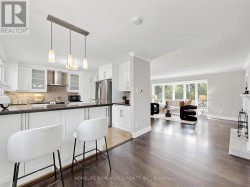 5 ALDERDALE COURT Toronto, ON M3B 2H8