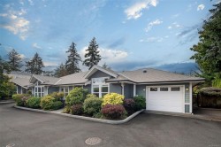 #6-707 Greenlea Dr Saanich, BC V8Z 3E7