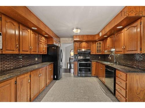 2 Huxley Close, Halifax, NS 