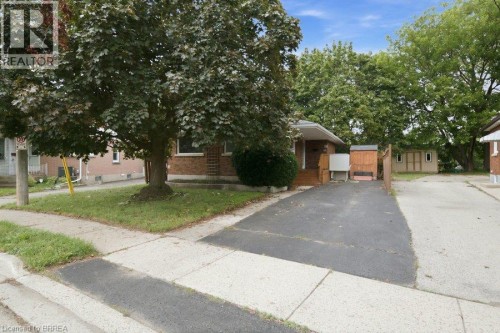 115 TENTH Avenue  Brantford, ON N3S 1G5