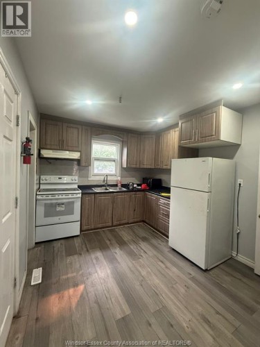 688 CAMPBELL , Windsor, Ontario N9B 2H7 2