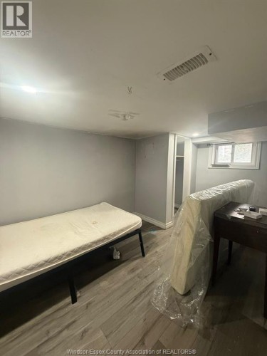 688 CAMPBELL , Windsor, Ontario N9B 2H7 5