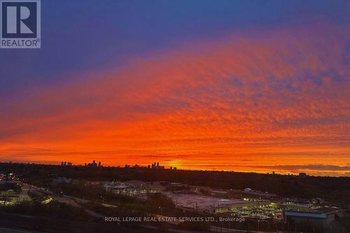 View on The Sun Set From Living Room - 1607 - 2045 Lake Shore Boulevard W, Toronto, ON 
