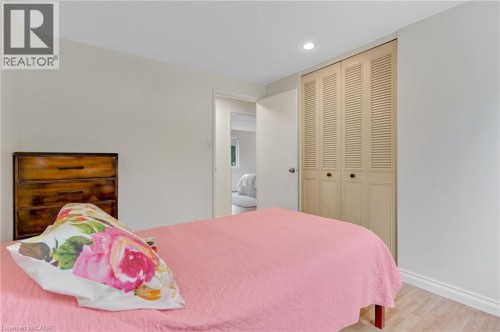 Recessed ceiling light, louvered bi-fold closet doors, light wood-finish flooring, white trim - 7 Underhill Crescent, Kitchener, ON 