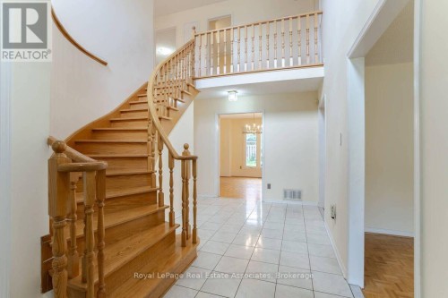 2551 WYNTEN WAY , Oakville, Ontario L6J 7K5 5
