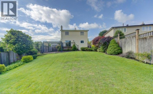 Beautifully landscaped back yard - 238 Mcgarry Drive, Kitchener, ON 