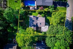130 SOLINGATE DRIVE Oakville, ON L6L 3S7