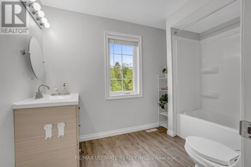 Second Level 4 Piece Bath - 96 Bruce Crescent, Barrie, ON 