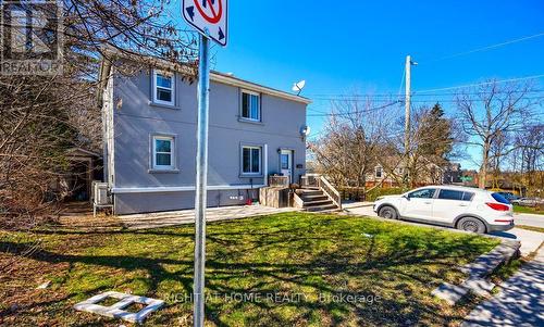 1 - 18 EWING STREET , Halton Hills, Ontario L7G 2P7 3