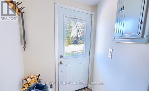1 - 18 EWING STREET , Halton Hills, Ontario L7G 2P7 5