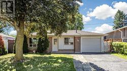 19 NYMARK AVENUE Toronto, ON M2J 2G8