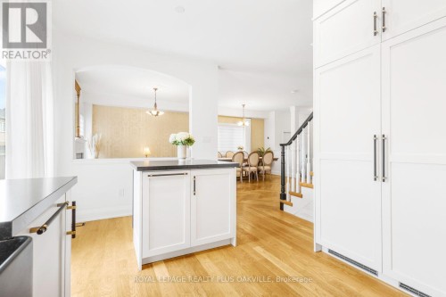 Kitchen Island with Breakfast Bar - 3119 Hedges Drive, Burlington, ON 