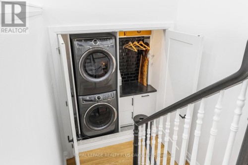 Upper Landing Laundry & Storage - 3119 Hedges Drive, Burlington, ON 