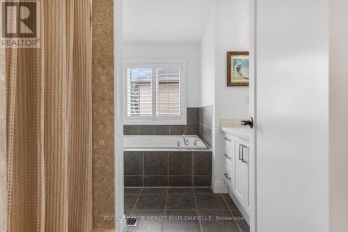 Ensuite Bathroom - 3119 Hedges Drive, Burlington, ON 