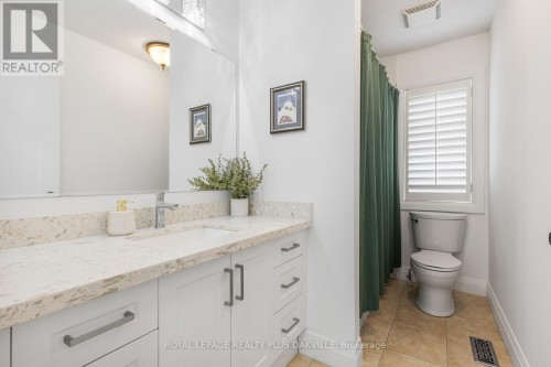 4-Pc Family Bath with Quartz counter - 3119 Hedges Drive, Burlington, ON 