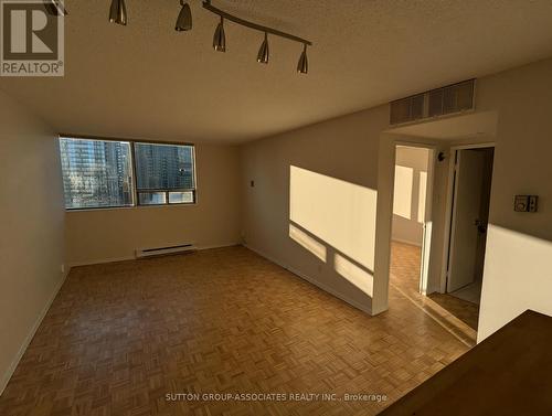 2004 - 914 YONGE STREET , Toronto, Ontario M4W 3C8 2