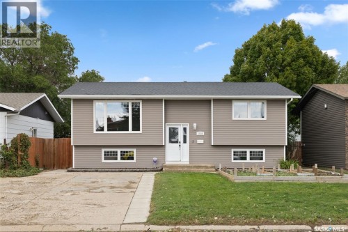 1538 SPADINA STREET W  Moose Jaw, SK S6H 7E6