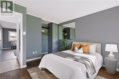 Wood-finish flooring, built-in shelving, white trim, and a white ceiling - 121 University Avenue E Unit# 102, Waterloo, ON 