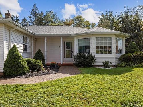 15 Oakland Drive, Charlottetown, PE 