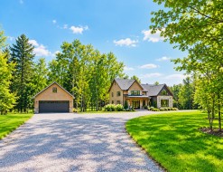 268 Rue Montcalm  Saint-Colomban, QC J5K 2N3