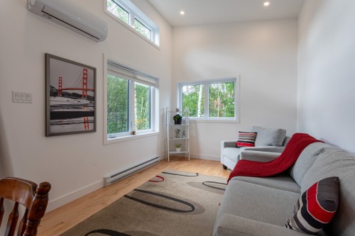 Salon - 500 Rue De Varsovie, Shawinigan, QC 