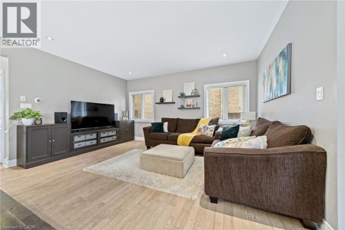 8 Duffel Crescent, Georgetown, ON 