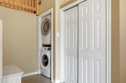 Mud Room - 6652 Rue Morin, Val-Morin, QC 